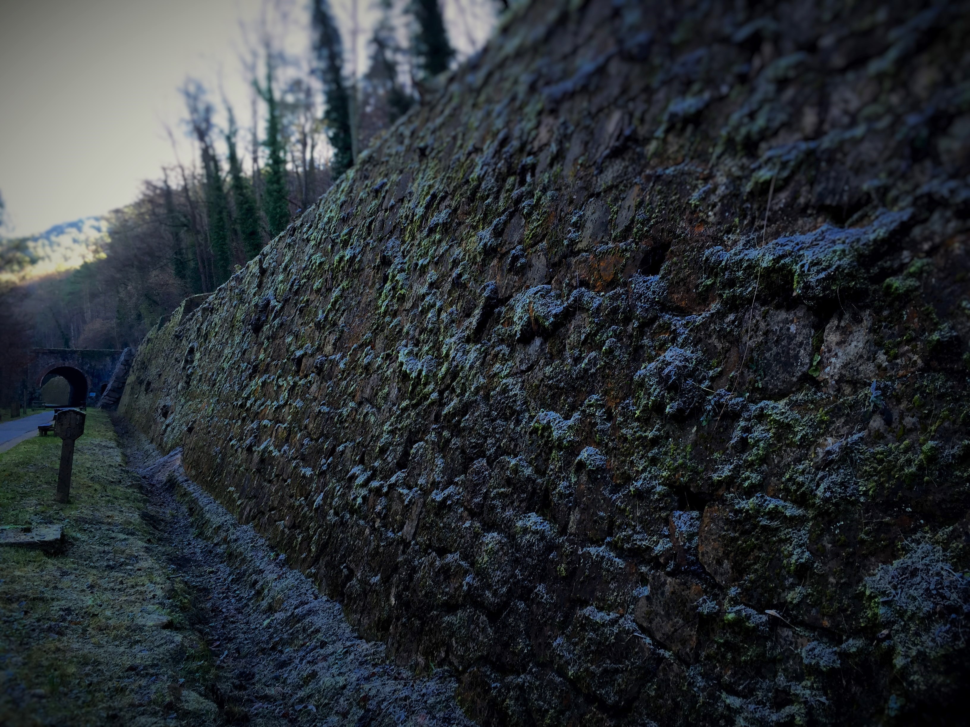Milenarias piedras viejo muro